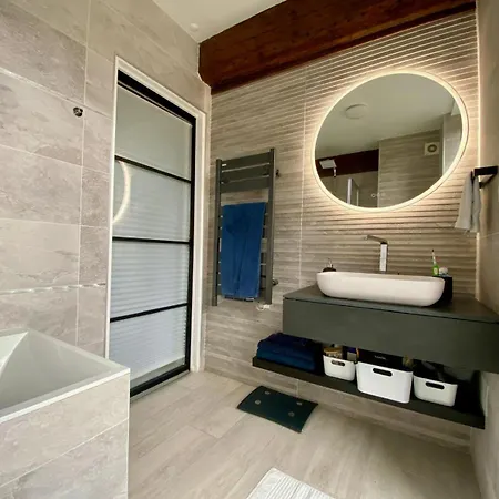 Apartment Le Nid Senlisien,